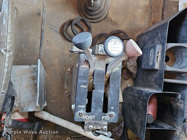 image for item DN7242 1993 International  9400 drilling rig truck