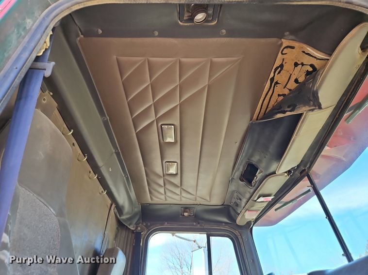 image for item DN7242 1993 International  9400 drilling rig truck