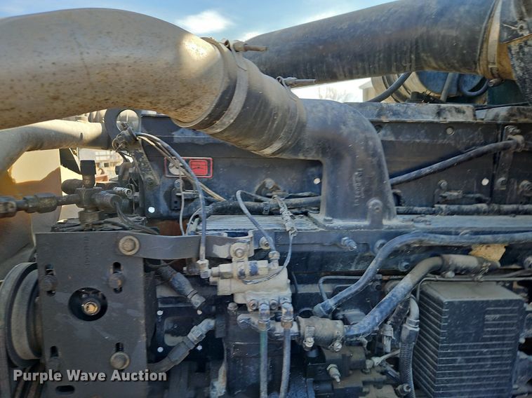 image for item DN7242 1993 International  9400 drilling rig truck