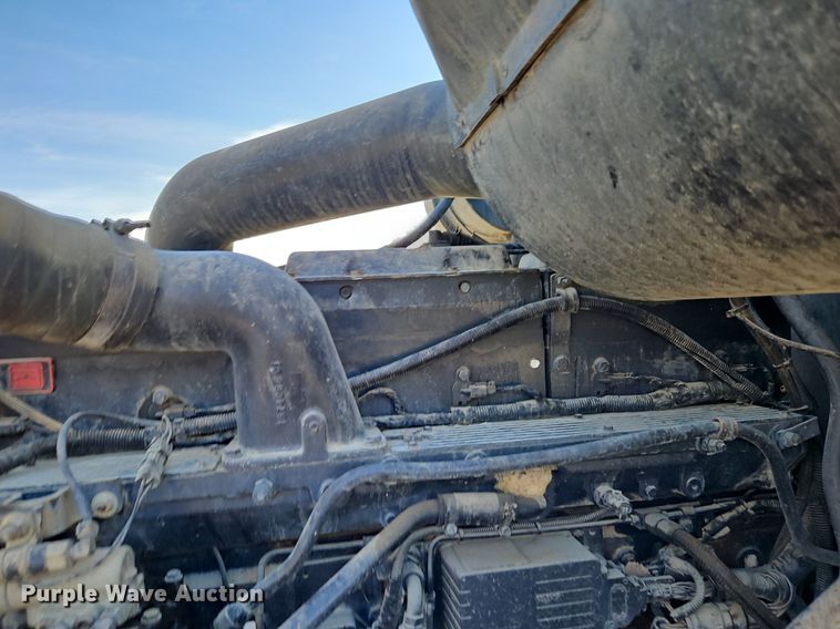 image for item DN7242 1993 International  9400 drilling rig truck