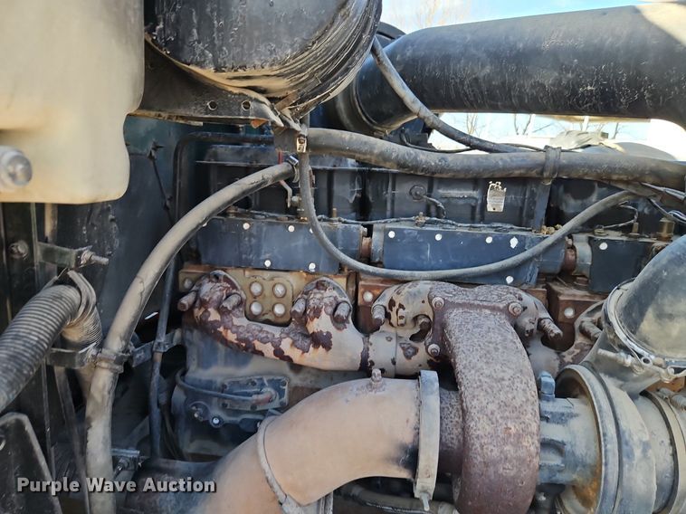 image for item DN7242 1993 International  9400 drilling rig truck