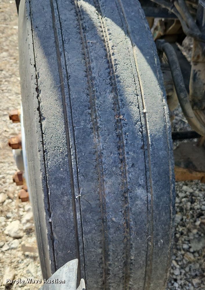 image for item DN7242 1993 International  9400 drilling rig truck