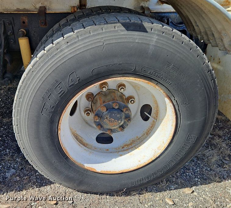 image for item DN7242 1993 International  9400 drilling rig truck