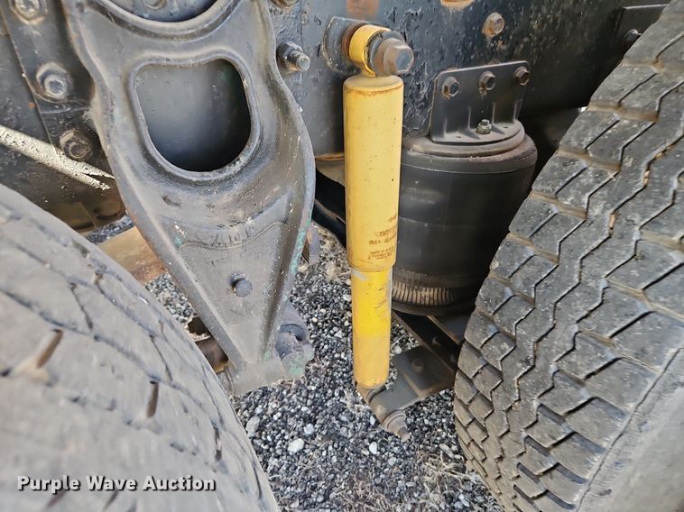 image for item DN7242 1993 International  9400 drilling rig truck