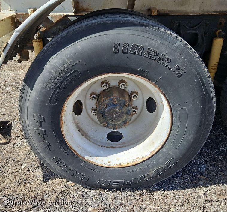 image for item DN7242 1993 International  9400 drilling rig truck