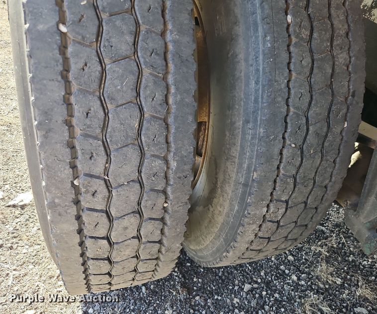 image for item DN7242 1993 International  9400 drilling rig truck