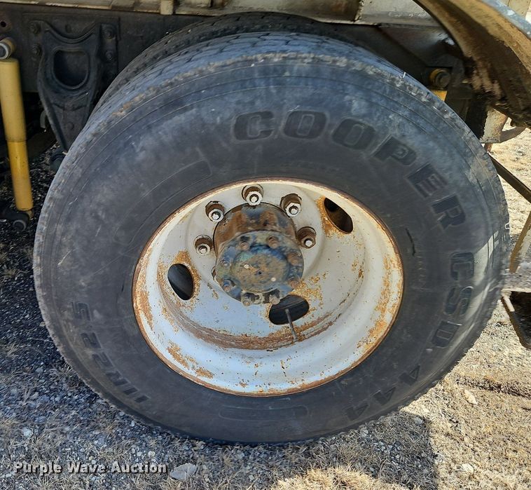 image for item DN7242 1993 International  9400 drilling rig truck