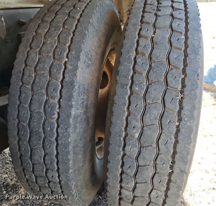 image for item DN7242 1993 International  9400 drilling rig truck