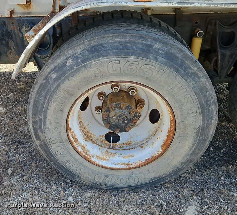 image for item DN7242 1993 International  9400 drilling rig truck