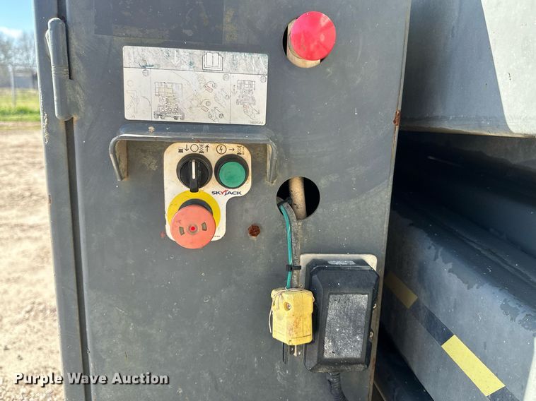 image for item DN7675 2014 Skyjack  SJ8841 scissor lift