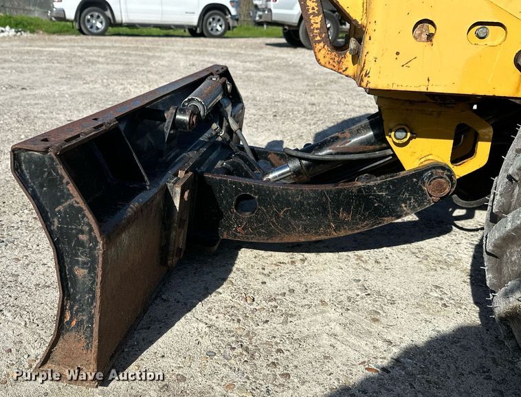 image for item DN7676 2006 Vermeer RT450 trencher