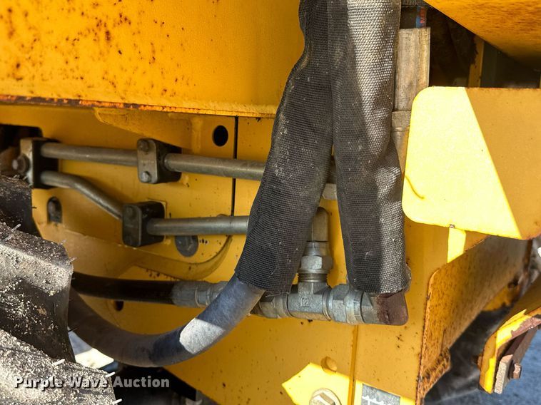 image for item DN7676 2006 Vermeer RT450 trencher