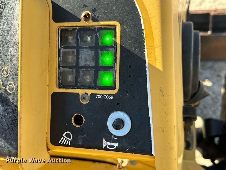 image for item DN7676 2006 Vermeer RT450 trencher