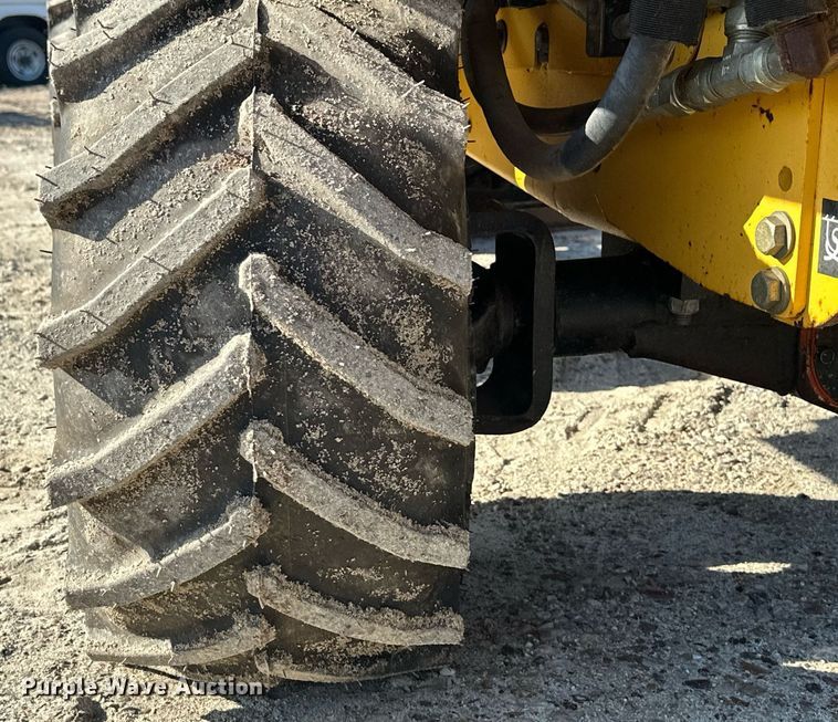 image for item DN7676 2006 Vermeer RT450 trencher