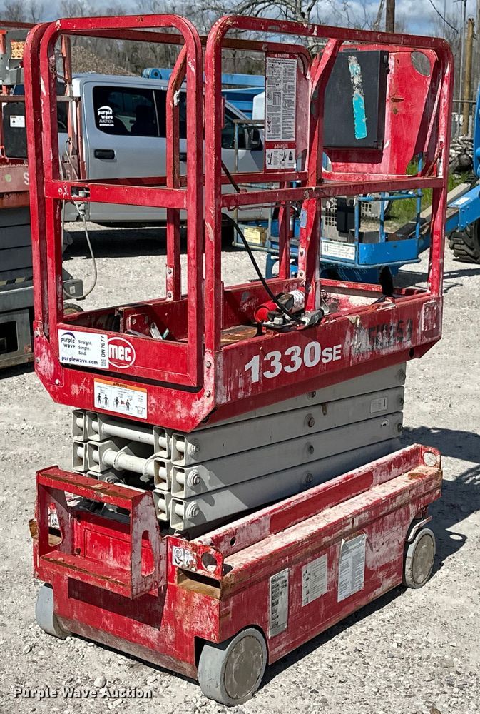 image for item DN7677 2016 MEC 1330SE scissor lift