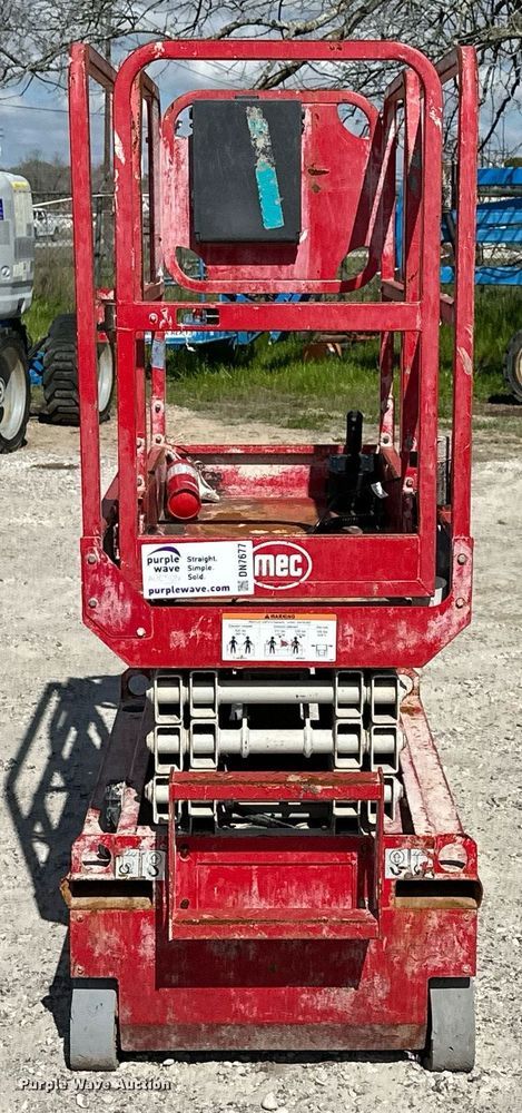 image for item DN7677 2016 MEC 1330SE scissor lift