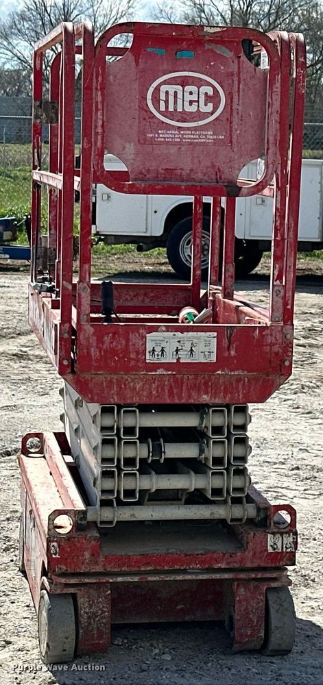 image for item DN7677 2016 MEC 1330SE scissor lift