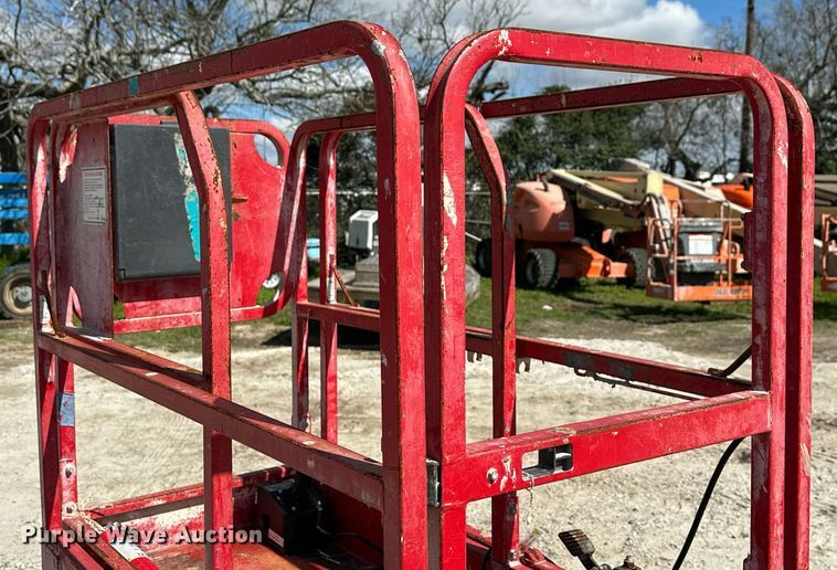 image for item DN7677 2016 MEC 1330SE scissor lift