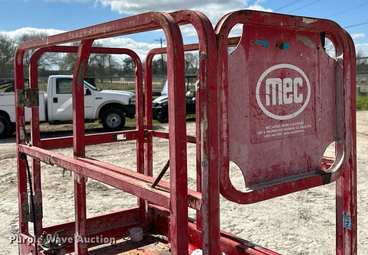image for item DN7677 2016 MEC 1330SE scissor lift