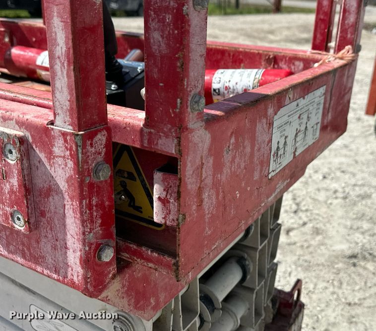 image for item DN7677 2016 MEC 1330SE scissor lift