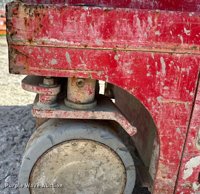 image for item DN7677 2016 MEC 1330SE scissor lift