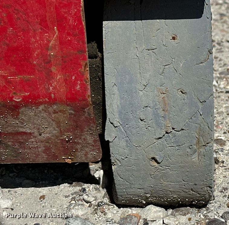 image for item DN7677 2016 MEC 1330SE scissor lift