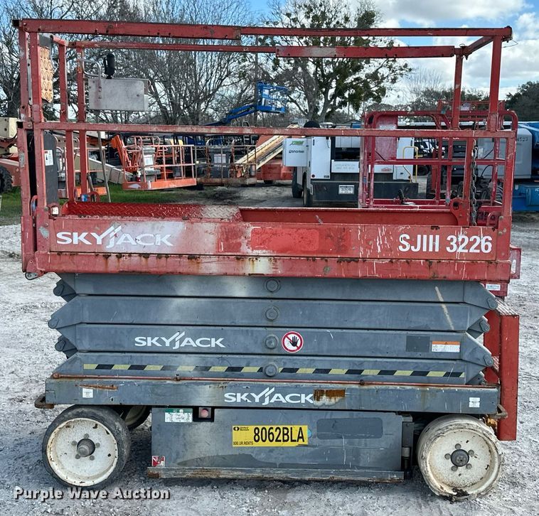 image for item DN7678 2014 Skyjack  SJIII 3226 scissor lift