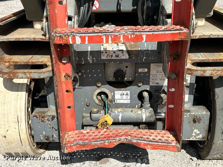 image for item DN7678 2014 Skyjack  SJIII 3226 scissor lift