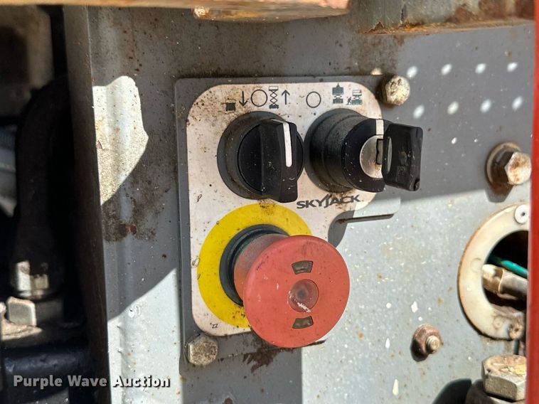 image for item DN7678 2014 Skyjack  SJIII 3226 scissor lift