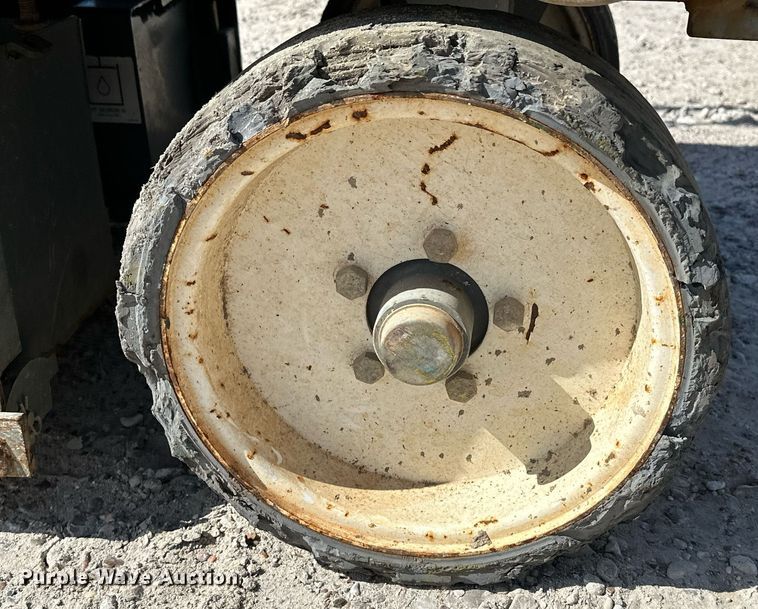 image for item DN7678 2014 Skyjack  SJIII 3226 scissor lift