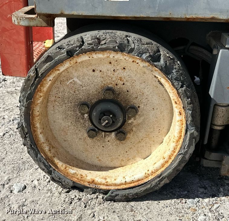 image for item DN7678 2014 Skyjack  SJIII 3226 scissor lift