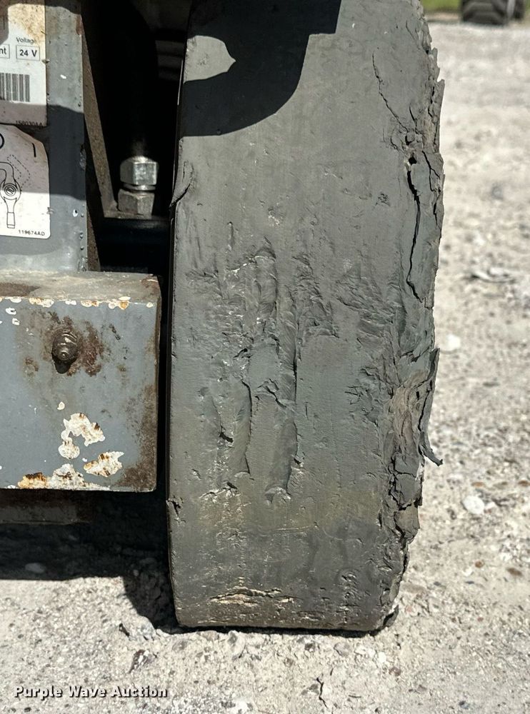 image for item DN7678 2014 Skyjack  SJIII 3226 scissor lift