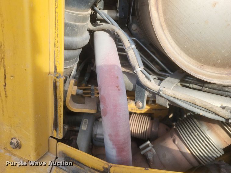 image for item DO4826 2014 Caterpillar D6TXW dozer