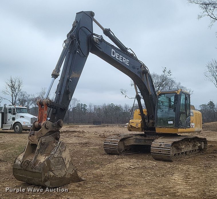 image for item DO4827 2012 John Deere 210G excavator