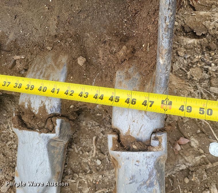 image for item DO4827 2012 John Deere 210G excavator