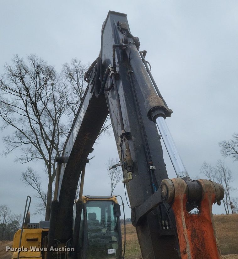 image for item DO4827 2012 John Deere 210G excavator