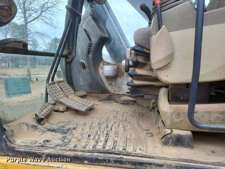 image for item DO4827 2012 John Deere 210G excavator
