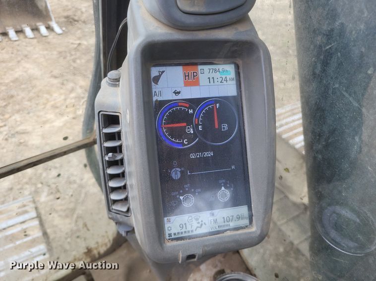 image for item DO4827 2012 John Deere 210G excavator