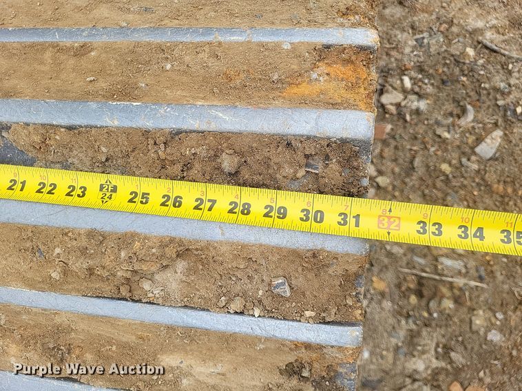 image for item DO4827 2012 John Deere 210G excavator