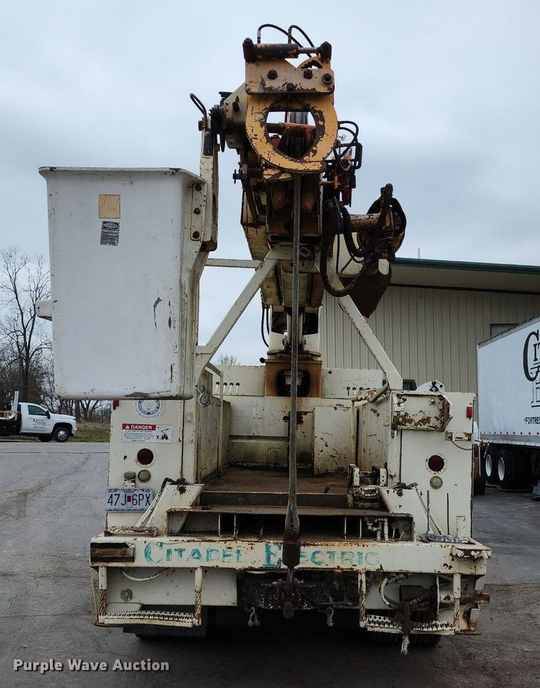 image for item DP1299 1985 Ford FT8000 digger derrick truck