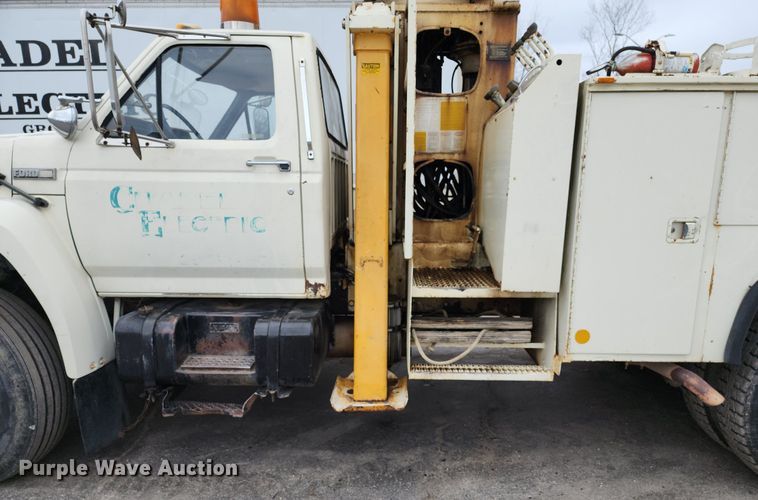 image for item DP1299 1985 Ford FT8000 digger derrick truck