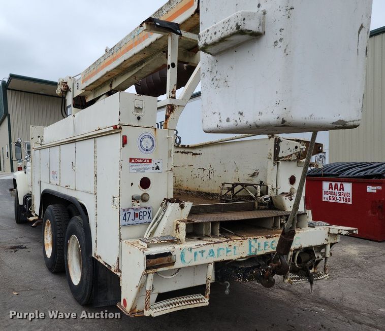 image for item DP1299 1985 Ford FT8000 digger derrick truck