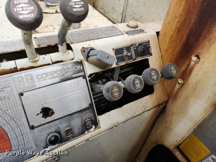 image for item DP1299 1985 Ford FT8000 digger derrick truck