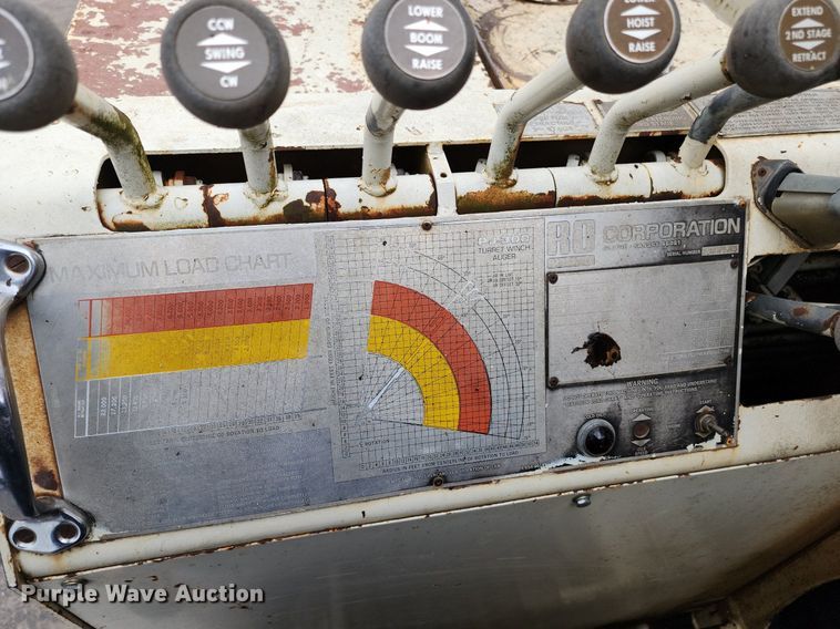 image for item DP1299 1985 Ford FT8000 digger derrick truck