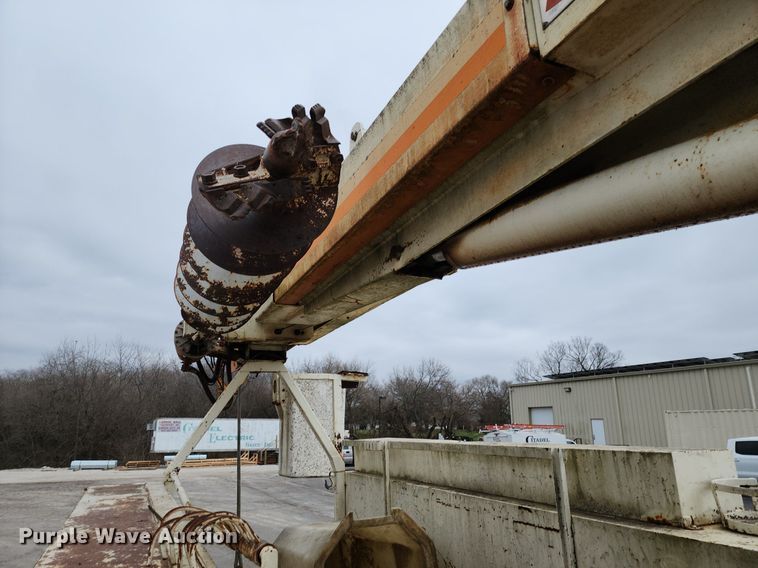 image for item DP1299 1985 Ford FT8000 digger derrick truck