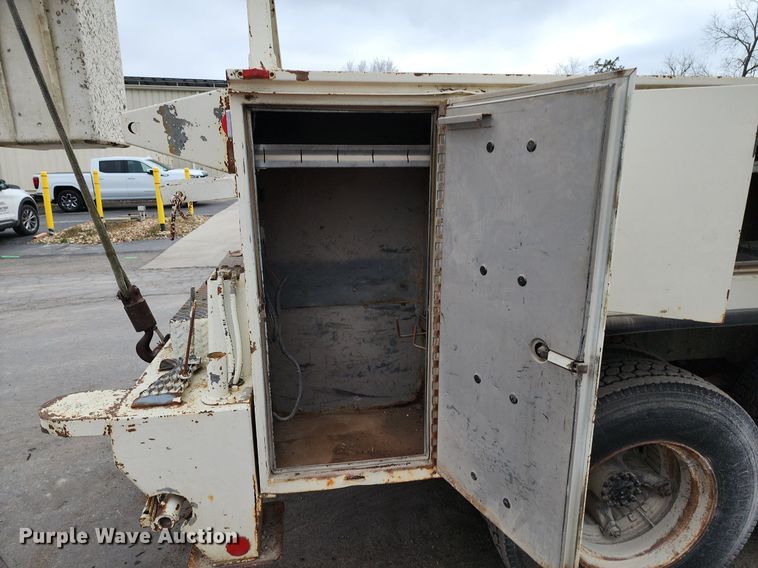 image for item DP1299 1985 Ford FT8000 digger derrick truck