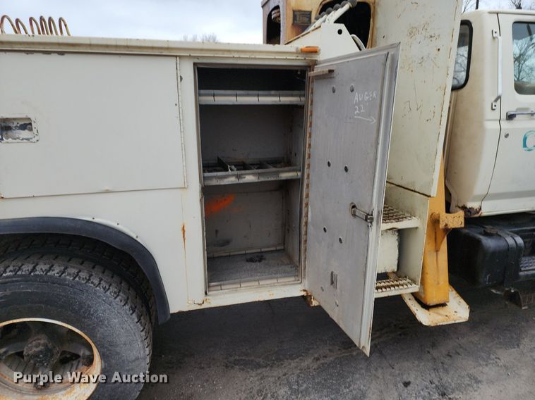 image for item DP1299 1985 Ford FT8000 digger derrick truck