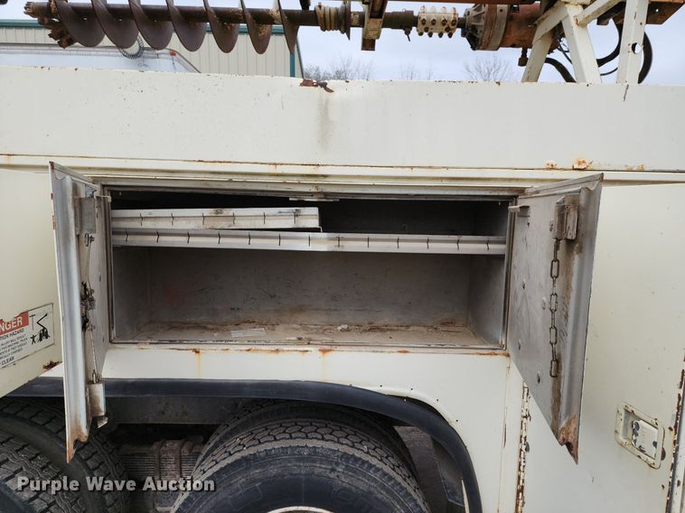 image for item DP1299 1985 Ford FT8000 digger derrick truck