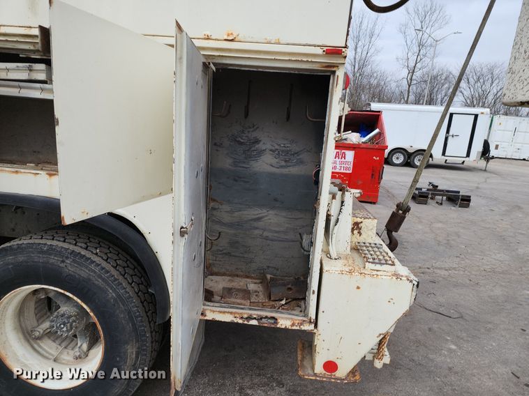 image for item DP1299 1985 Ford FT8000 digger derrick truck