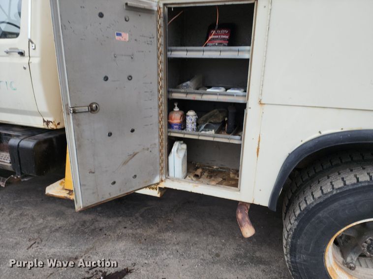 image for item DP1299 1985 Ford FT8000 digger derrick truck